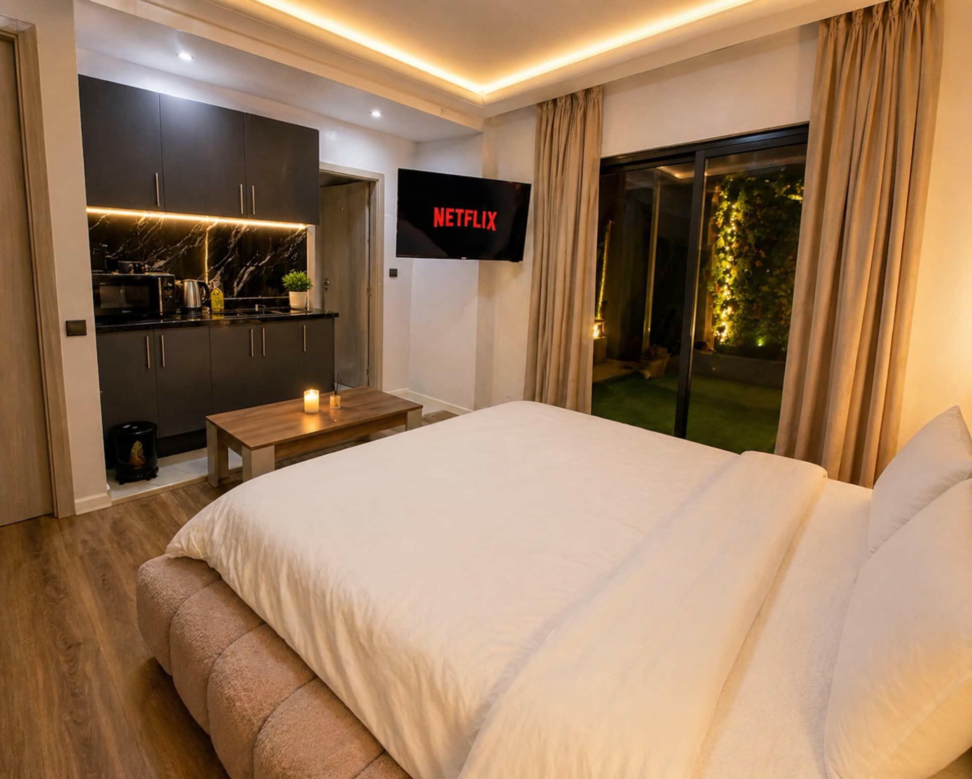 Studio avec cuisine, TV et accès à la terrasse